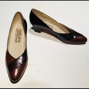Beautiful Ferragamo two tone brown low heel 6.5 AA